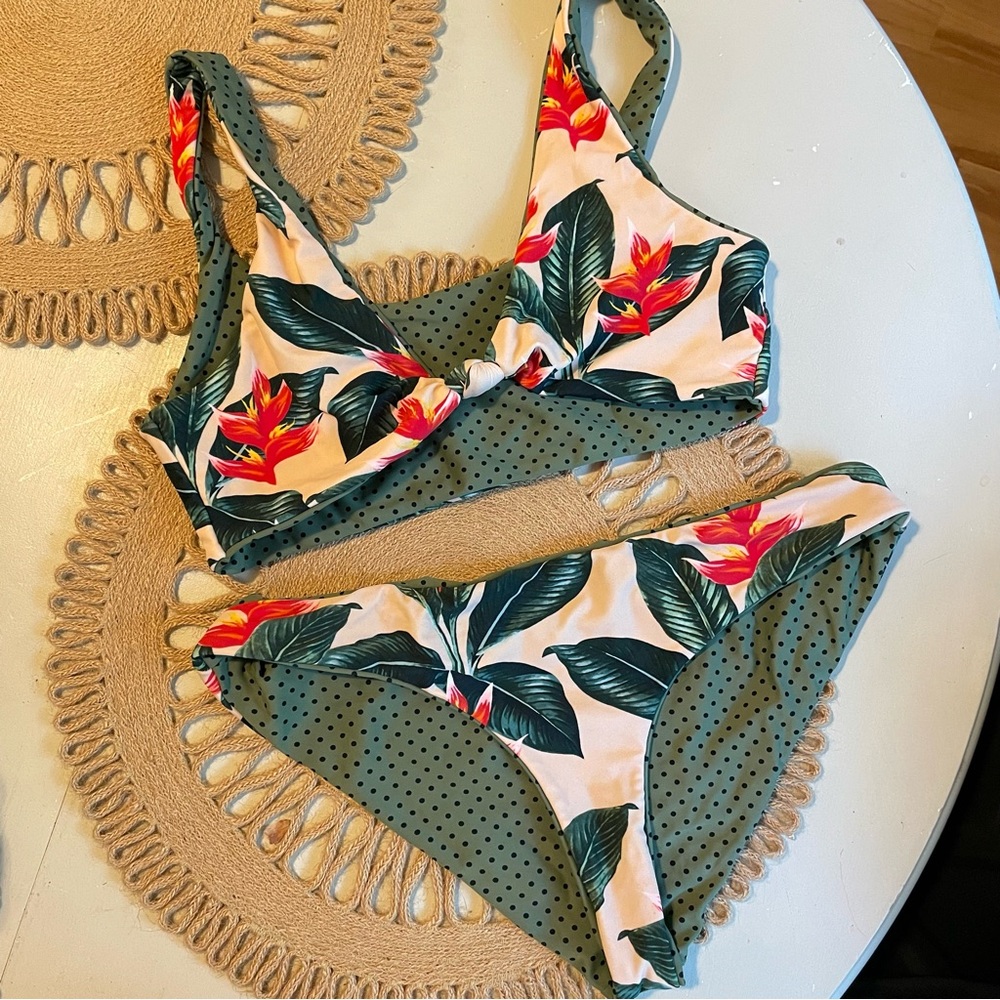 EUC size small Hurley reversible 4-way bikini swimsuit